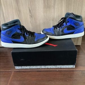 Jordan 1 Mid Hyper Royal